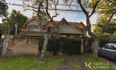Casa en venta y alquiler en las Lomas de San Isidro con jardín y pileta