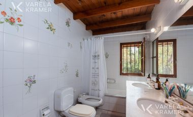 Casa en venta y alquiler en las Lomas de San Isidro con jardín y pileta