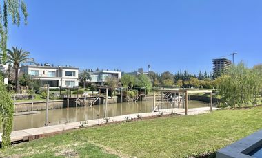 YACHT 32 MTS DE COSTA AL RIO