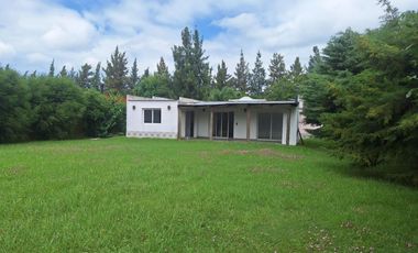 Casa en venta - 3 Dormitorios 3 Baños - Benavidez