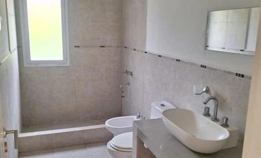 Casa en venta - 3 Dormitorios 3 Baños - Benavidez
