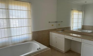 Casa en alquiler en barrio cerrado Barrancas del Lago , Nordelta