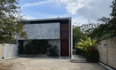 CASA TIPO LOFT EN VENTA, AMUEBLADA  Y EQUIPADA EN KOMCHEN.