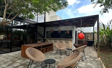 CASA TIPO LOFT EN VENTA, AMUEBLADA  Y EQUIPADA EN KOMCHEN.