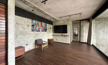 CASA TIPO LOFT EN VENTA, AMUEBLADA  Y EQUIPADA EN KOMCHEN.