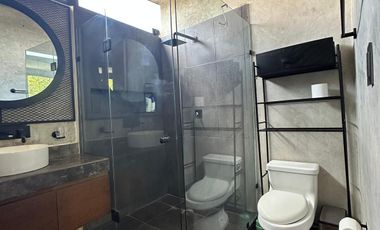 CASA TIPO LOFT EN VENTA, AMUEBLADA  Y EQUIPADA EN KOMCHEN.
