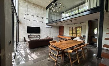 CASA TIPO LOFT EN VENTA, AMUEBLADA  Y EQUIPADA EN KOMCHEN.