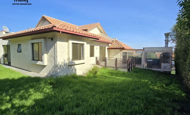 Venta Casa Amplia y Cómoda  en Condominio, Mantagua
