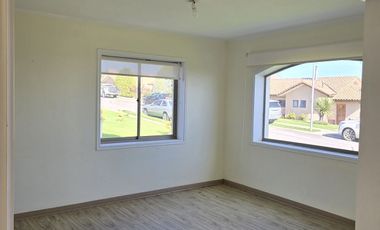 Venta Casa Amplia y Cómoda  en Condominio, Mantagua
