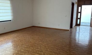 CASA EN VENTA EN RESIDENCIAL CHAPALITA