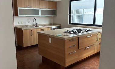 CASA EN VENTA EN RESIDENCIAL CHAPALITA