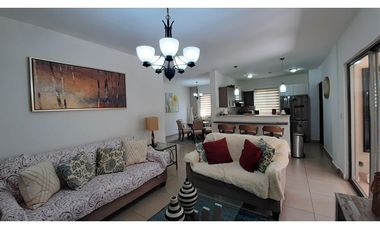 Casa Amoblada con LOTE EXTRA en Palmia, Panamá Pacífico