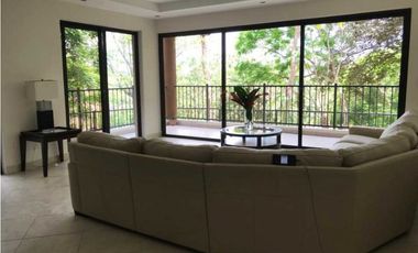 EMBASSY CLUB. GARDEN CON JARDIN . AMOBLADO