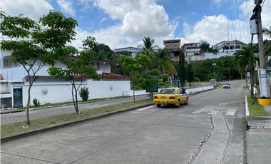 LOCAL COMERCIAL / ALTOS DE PANAMA / PLAZA NORTE / ESQUINA / 2 NIVEL