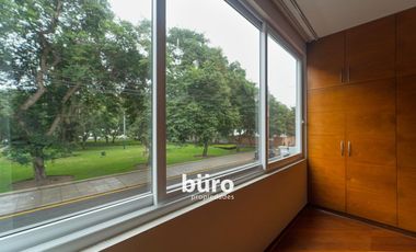 HERMOSA CASA EN ALQUILER CON JARDIN FRENTE AL PARQUE ROSEVELT EN SAN ISIDRO