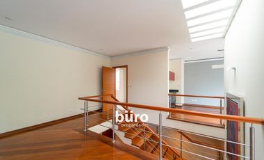 HERMOSA CASA EN ALQUILER CON JARDIN FRENTE AL PARQUE ROSEVELT EN SAN ISIDRO