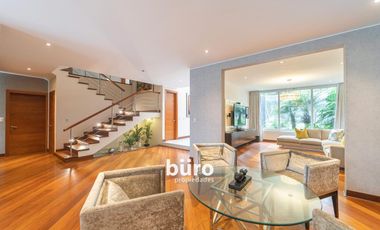 HERMOSA CASA EN ALQUILER CON JARDIN FRENTE AL PARQUE ROSEVELT EN SAN ISIDRO
