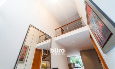HERMOSA CASA EN ALQUILER CON JARDIN FRENTE AL PARQUE ROSEVELT EN SAN ISIDRO