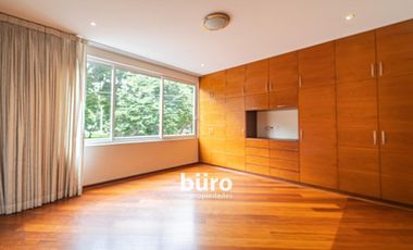HERMOSA CASA EN ALQUILER CON JARDIN FRENTE AL PARQUE ROSEVELT EN SAN ISIDRO