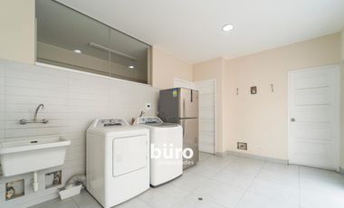 HERMOSA CASA EN ALQUILER CON JARDIN FRENTE AL PARQUE ROSEVELT EN SAN ISIDRO
