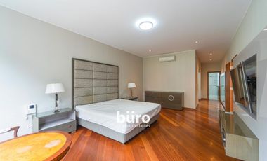 HERMOSA CASA EN ALQUILER CON JARDIN FRENTE AL PARQUE ROSEVELT EN SAN ISIDRO