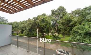 HERMOSA CASA EN ALQUILER CON JARDIN FRENTE AL PARQUE ROSEVELT EN SAN ISIDRO