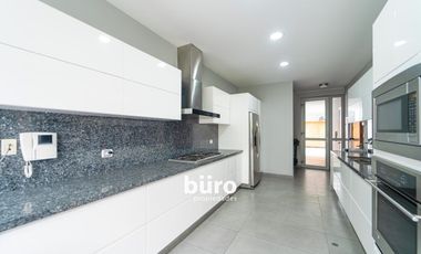 HERMOSA CASA EN ALQUILER CON JARDIN FRENTE AL PARQUE ROSEVELT EN SAN ISIDRO