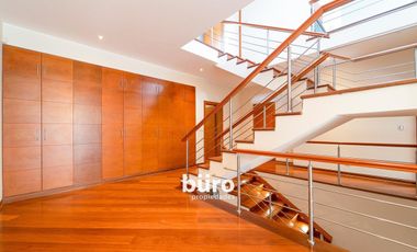 HERMOSA CASA EN ALQUILER A PASOS DASSO FRENTE AL PARQUE ROOSEVELT EN SAN ISIDRO