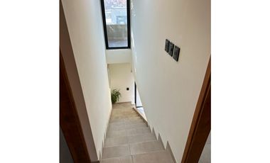 Realty Plus alquila hermoso duplex en barrio Bombal