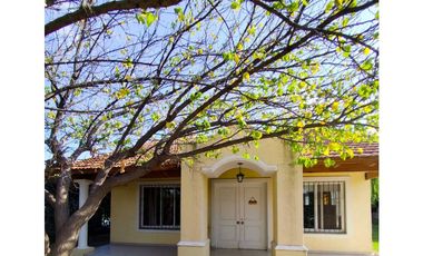 Vendemos Casa en Vistalba con Parque,Pileta y Quincho