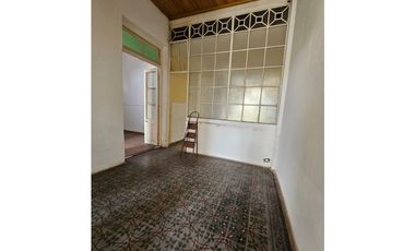 CASA ANTIGUA EN VENTA