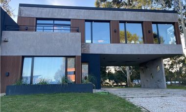 CASA EN VENTA EN COSTA ESMERALDA - ECUESTRE 221