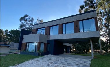 CASA EN VENTA EN COSTA ESMERALDA - ECUESTRE 221