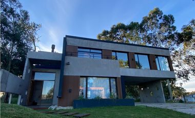 CASA EN VENTA EN COSTA ESMERALDA - ECUESTRE 221