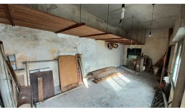 Venta en Block! Local y vivienda. Zona comercial. Cel.223542----