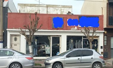 Venta en Block! Local y vivienda. Zona comercial. Cel.223542----