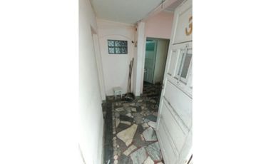 Venta en Block! Local y vivienda. Zona comercial. Cel.223542----