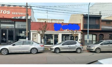 Venta en Block! Local y vivienda. Zona comercial. Cel.223542----