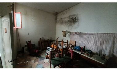 Venta en Block! Local y vivienda. Zona comercial. Cel.223542----