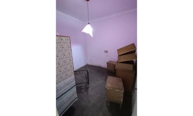 Venta en Block! Local y vivienda. Zona comercial. Cel.223542----