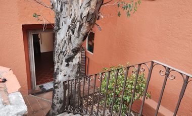 CASA EN RENTA AMUEBLADA CERCA DE AV. COMPOSITORES