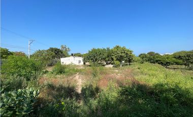 ¡Oportunidad! Lote comercial con casa en Vista Hermosa -G-40