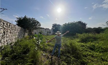 ¡Oportunidad! Lote comercial con casa en Vista Hermosa -G-40