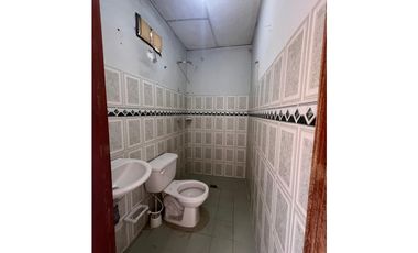 ¡Oportunidad! Lote comercial con casa en Vista Hermosa -G-40