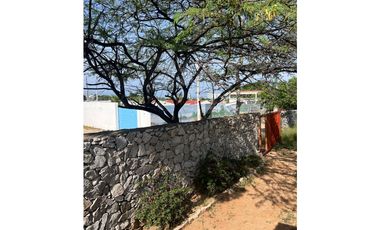 ¡Oportunidad! Lote comercial con casa en Vista Hermosa -G-40