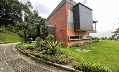 Venta hermosa casa en el Poblado, cerca al Tesoro