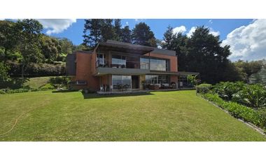 Venta hermosa casa en el Poblado, cerca al Tesoro