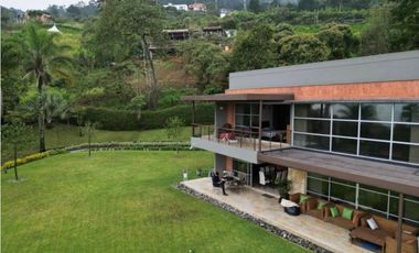 Venta hermosa casa en el Poblado, cerca al Tesoro