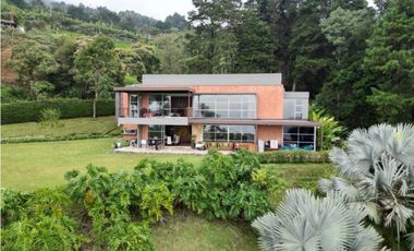 Venta hermosa casa en el Poblado, cerca al Tesoro