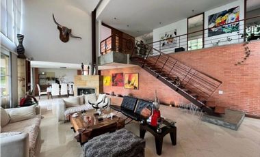 Venta hermosa casa en el Poblado, cerca al Tesoro